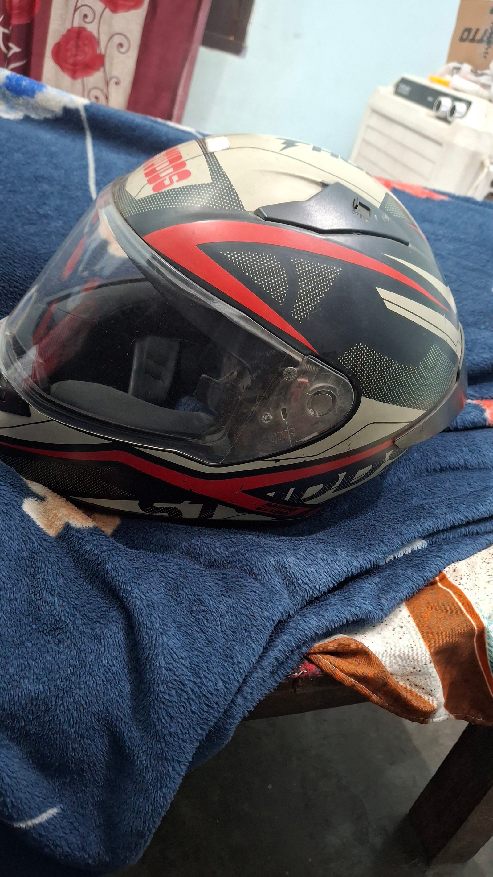 Studds Thunder Helmet